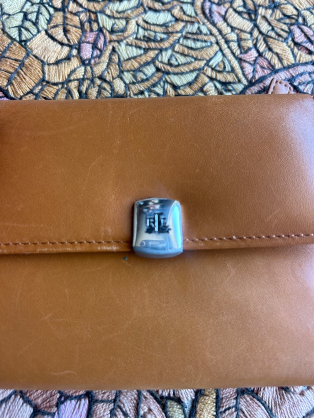 Vintage Lauren Ralph Lauren Tan Leather Trifold Wallet with Silver Logo Close - Picture 3 of 5